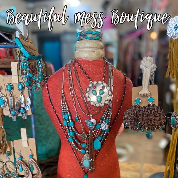 NWT Cassie Wildflower Hand-Tooled Leather Earrings - Picture 4 of 5